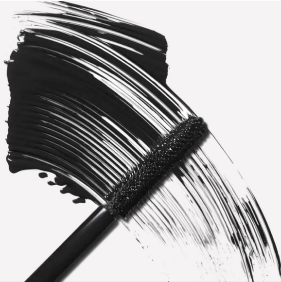 MAC Cosmetics Mascara in Extreme Dimension 3D Black Lash - Picture 2 of 8